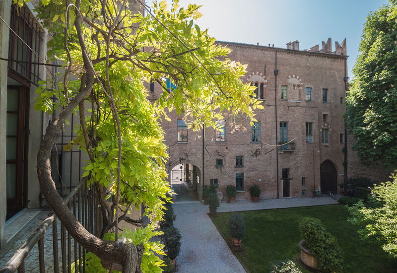 Castiglioni Suites: access to Piano Nobile
