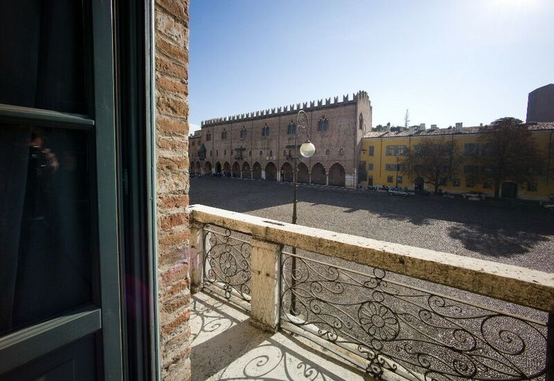 Castiglioni Suites: access to Piano Nobile